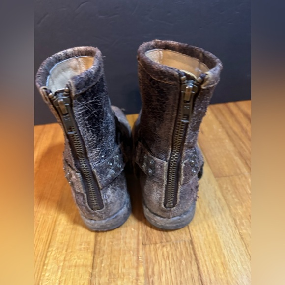 FRYE PHILLIP STUDDED HARNESS DISTRESSED BOOTS ANKLE LEATHER BIKER SIZE 8 1\2 B - Picture 3 of 14